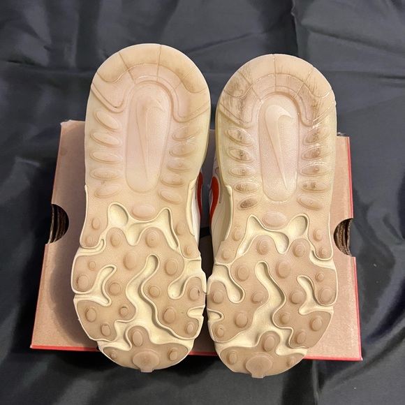 Nike Air Max 270 - Picture 5 of 7